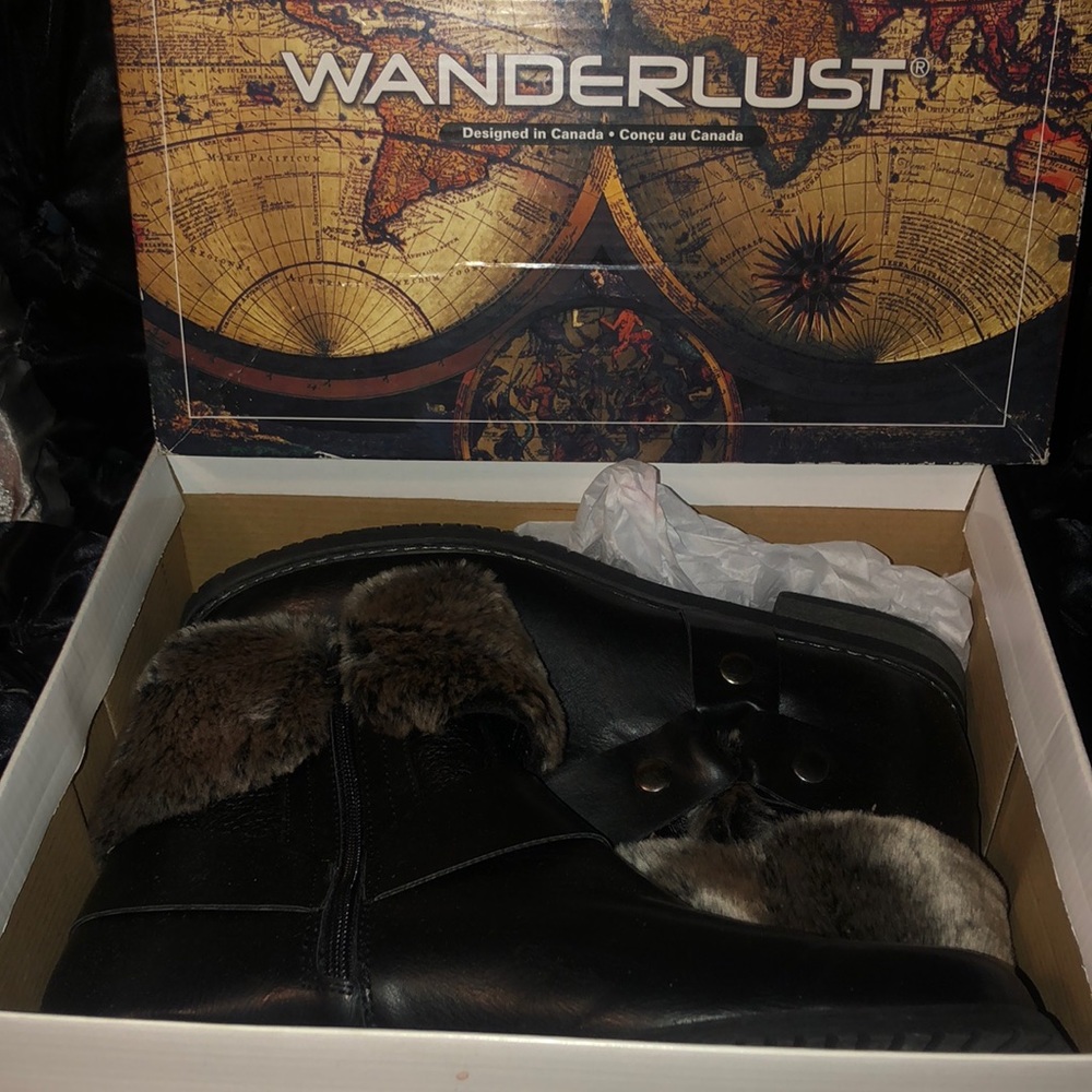 Black boot w/t fur trim